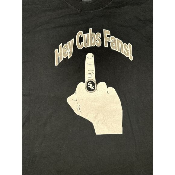 Mens Chicago White Sox Hey Cub Fans Shirt Size L Gildan Modern Tag Ring Finger - Picture 3 of 15